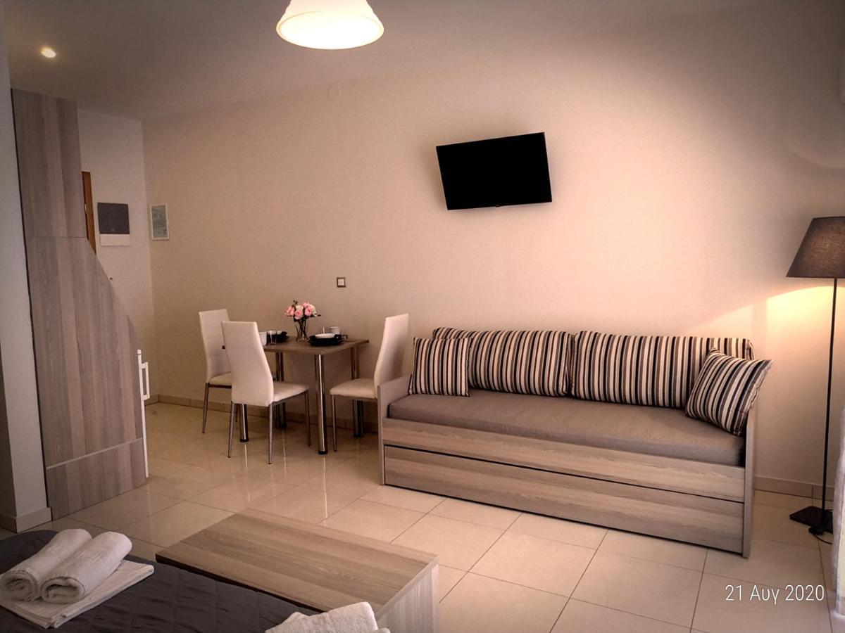Paralía Adonis Apartments מראה חיצוני תמונה