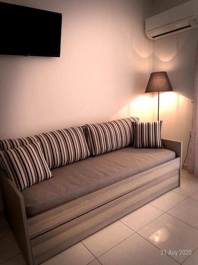 Paralía Adonis Apartments מראה חיצוני תמונה