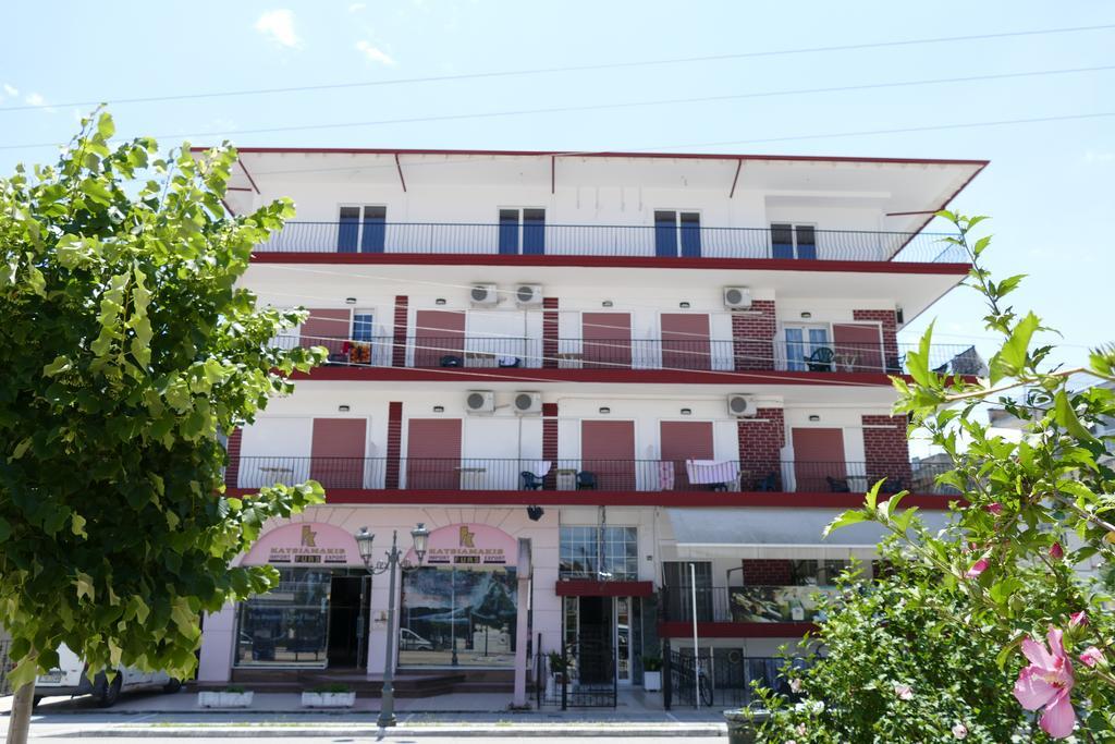 Paralía Adonis Apartments מראה חיצוני תמונה