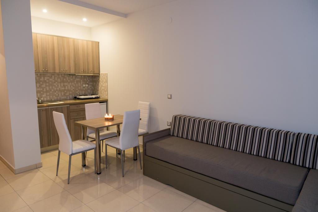 Paralía Adonis Apartments מראה חיצוני תמונה