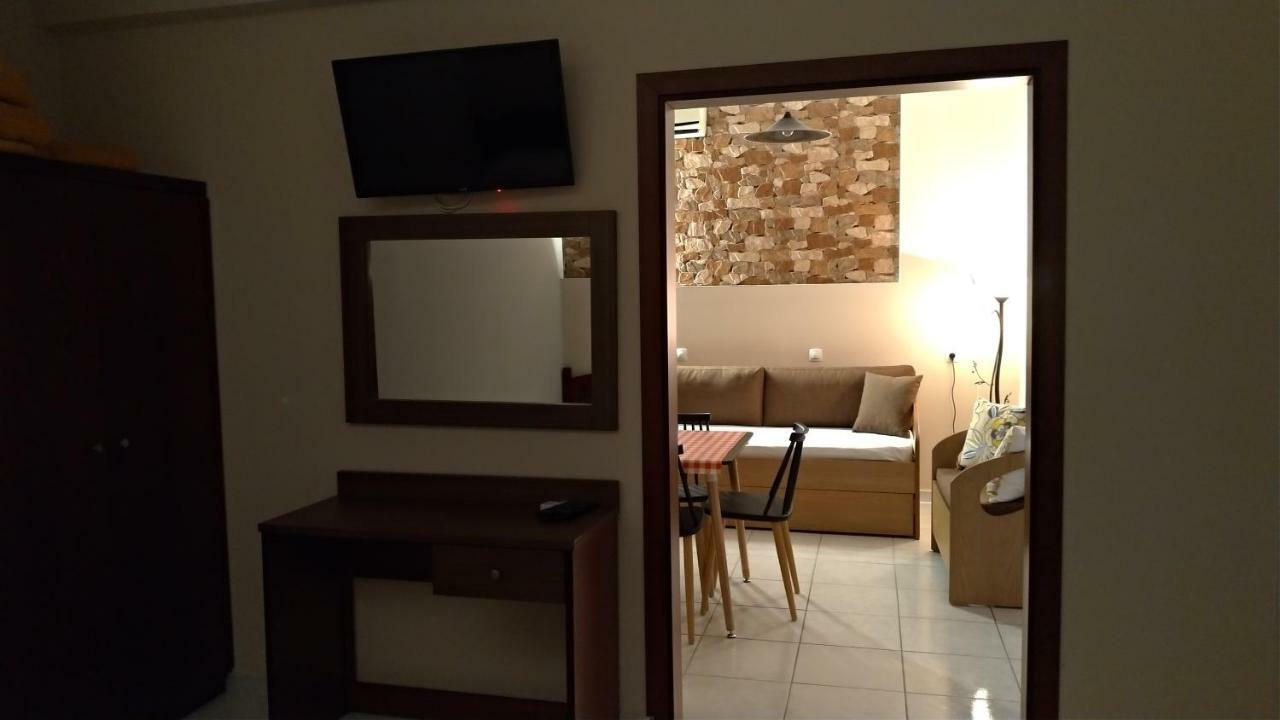 Paralía Adonis Apartments מראה חיצוני תמונה