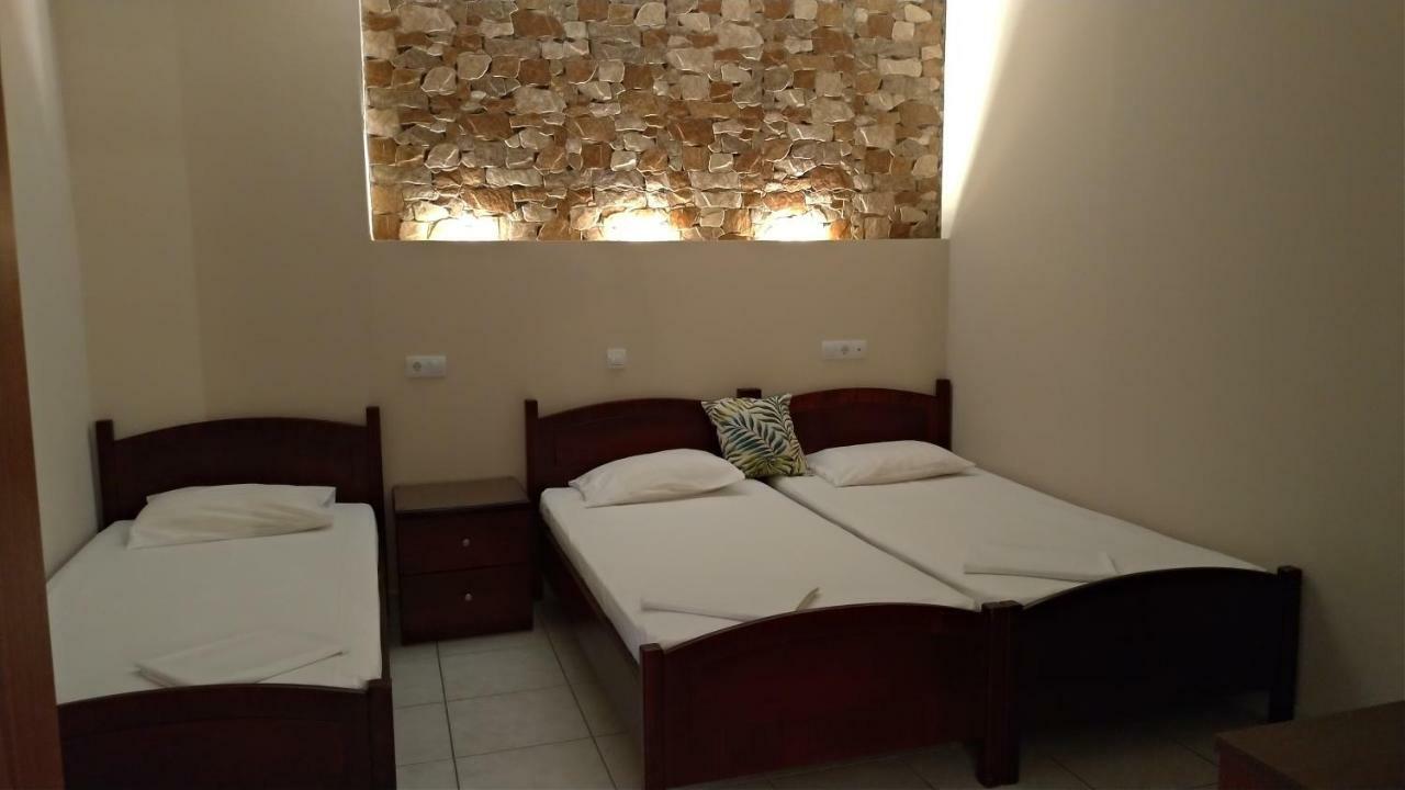 Paralía Adonis Apartments מראה חיצוני תמונה